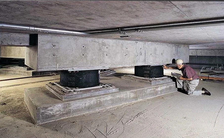 Diseño de Aislación Sísmica de Base en Concepción: Soluciones que Mitigan el Riesgo Local