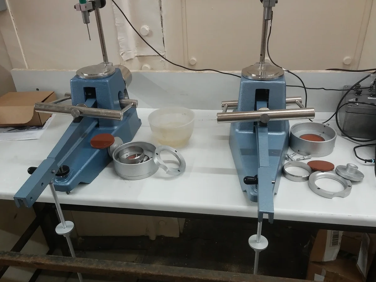 Límites de Atterberg en Concepción: Análisis de Plasticidad del Suelo